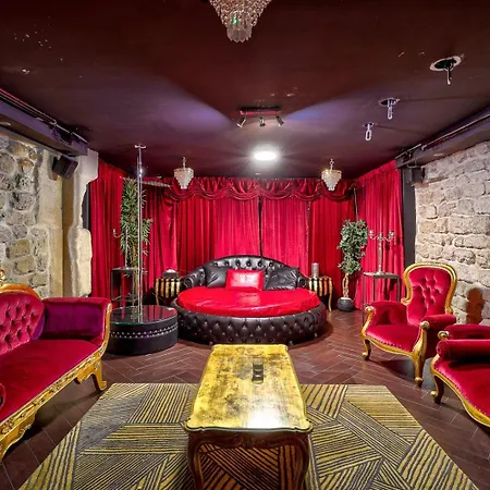363 - Superb Studio In *
