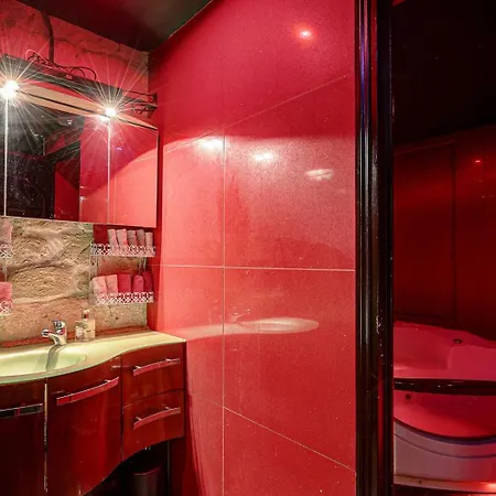 363 - Superb Studio In * Paris