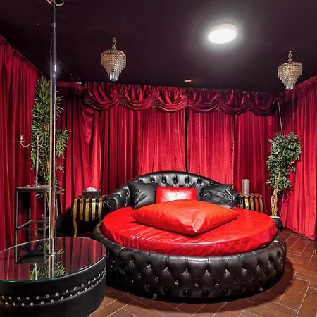 363 - Superb Studio In *